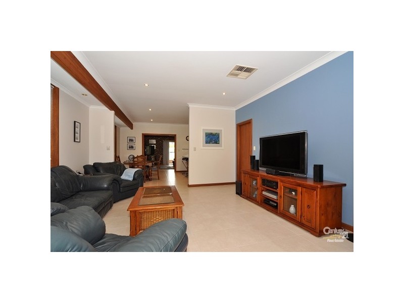17 Elberry Close, Moana SA 5169