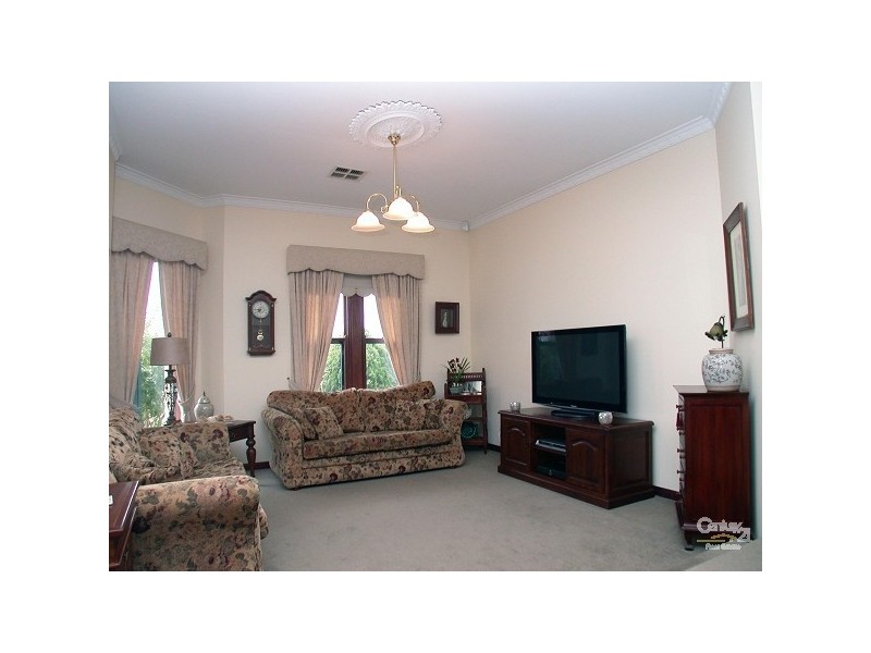 4 Salerno Court, Woodcroft SA 5162