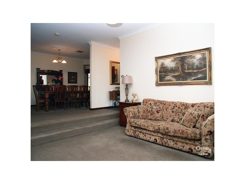 4 Salerno Court, Woodcroft SA 5162