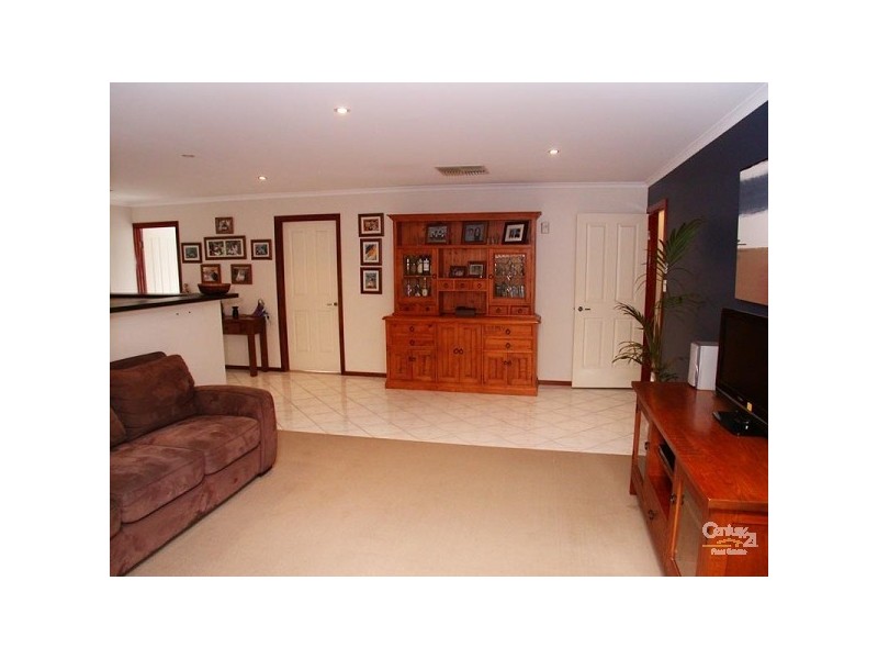4 Bay Place, Woodcroft SA 5162