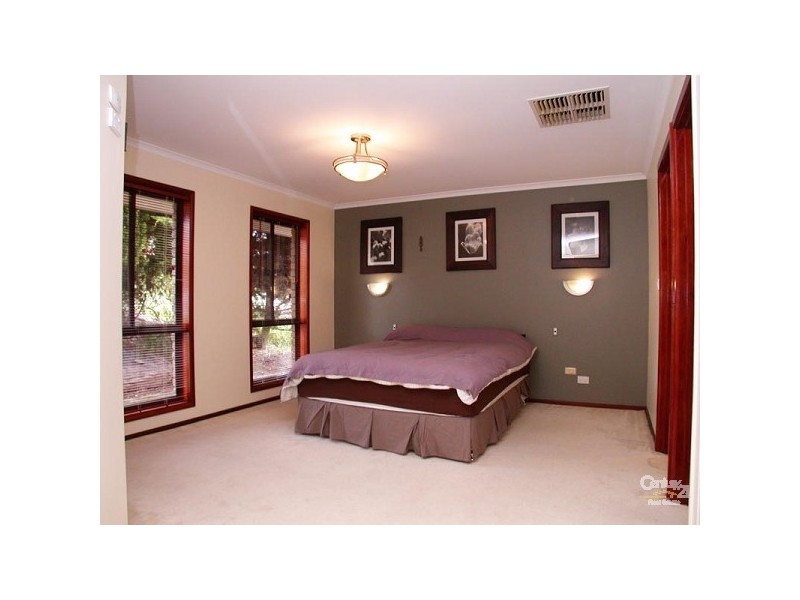 4 Bay Place, Woodcroft SA 5162