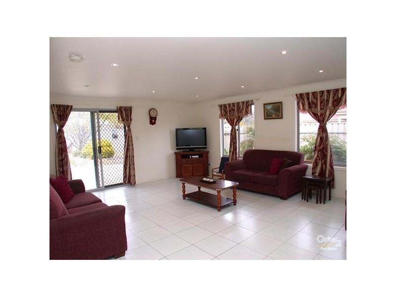 24 Brookland Valley Drive, Woodcroft SA 5162