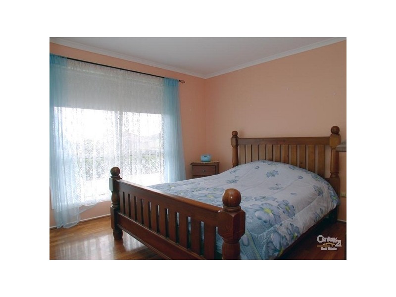 24 Brookland Valley Drive, Woodcroft SA 5162