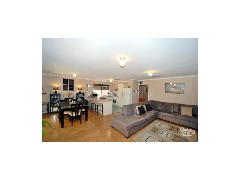 34 Riddoch Crescent, Woodcroft SA 5162