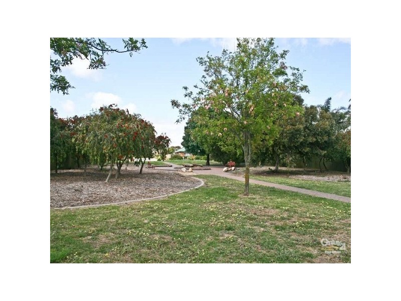 28 Bordeaux Drive, Woodcroft SA 5162