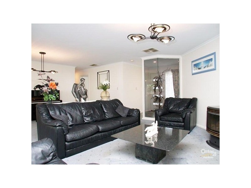 2 Hispano Drive, Woodcroft SA 5162