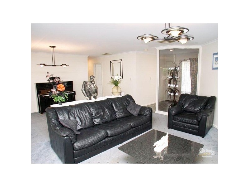 2 Hispano Drive, Woodcroft SA 5162