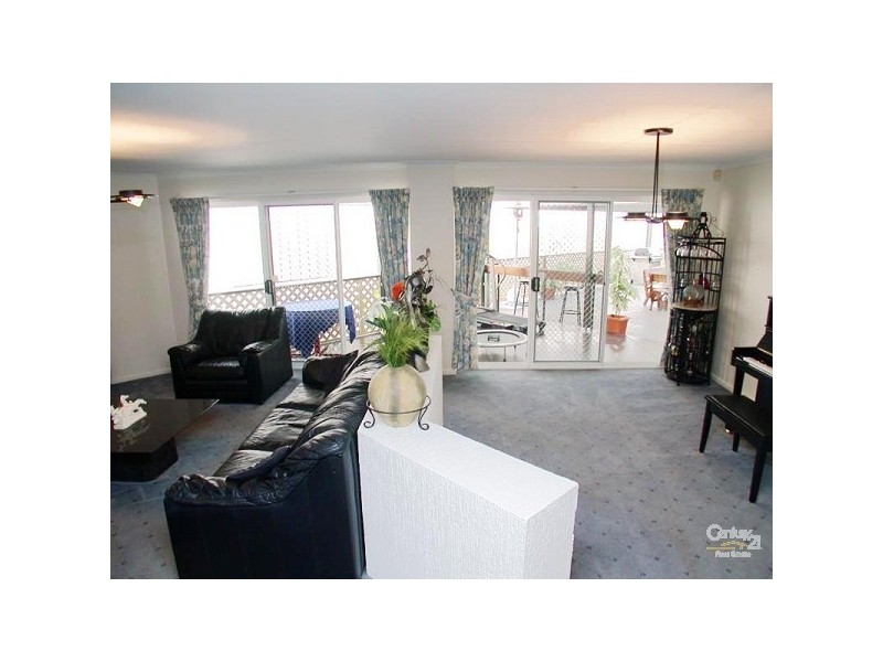 2 Hispano Drive, Woodcroft SA 5162