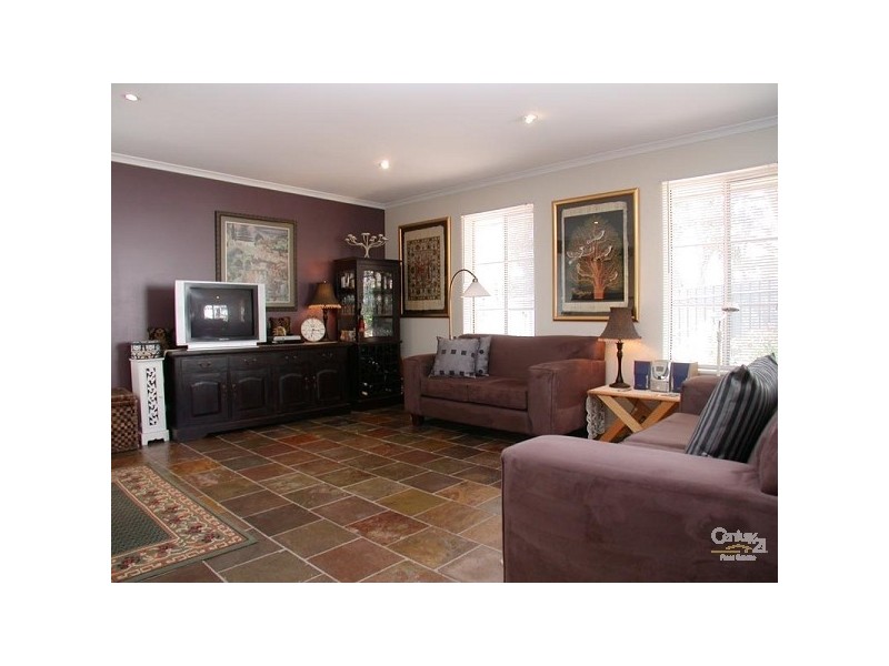 28 Lexcen Grove, Happy Valley SA 5159
