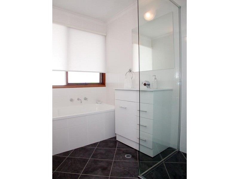 28 Lexcen Grove, Happy Valley SA 5159