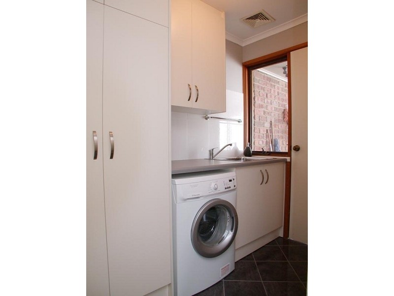 28 Lexcen Grove, Happy Valley SA 5159