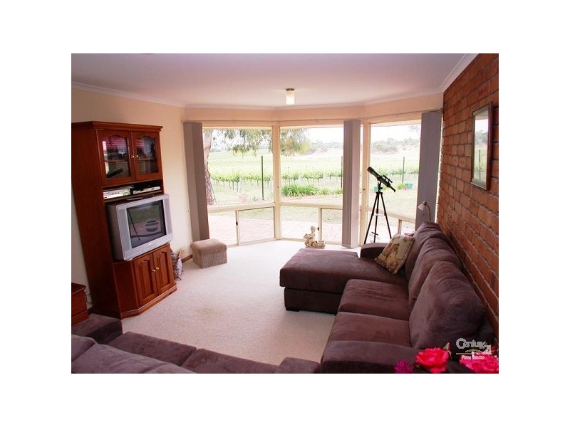 27 Siegersdorf Crescent, Old Reynella SA 5161