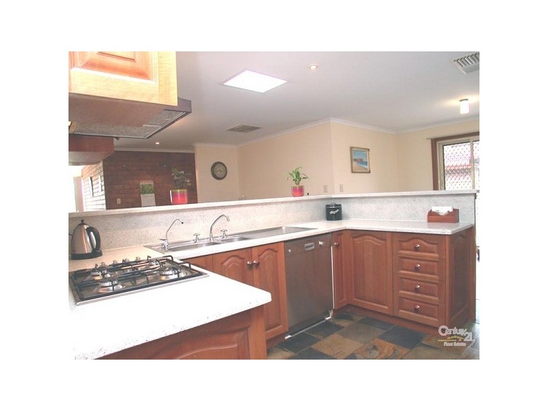 27 Siegersdorf Crescent, Old Reynella SA 5161