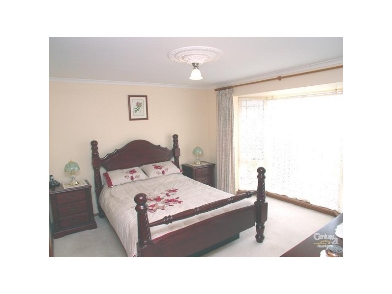 27 Siegersdorf Crescent, Old Reynella SA 5161