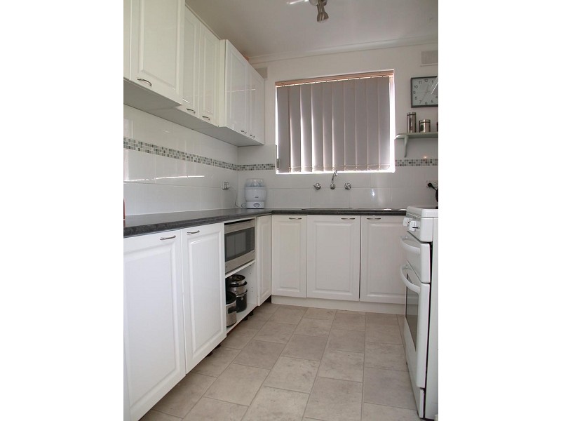 16 Weeroona Avenue, Port Noarlunga South SA 5167