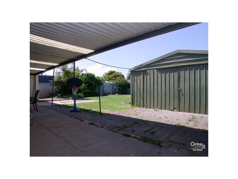 16 Weeroona Avenue, Port Noarlunga South SA 5167