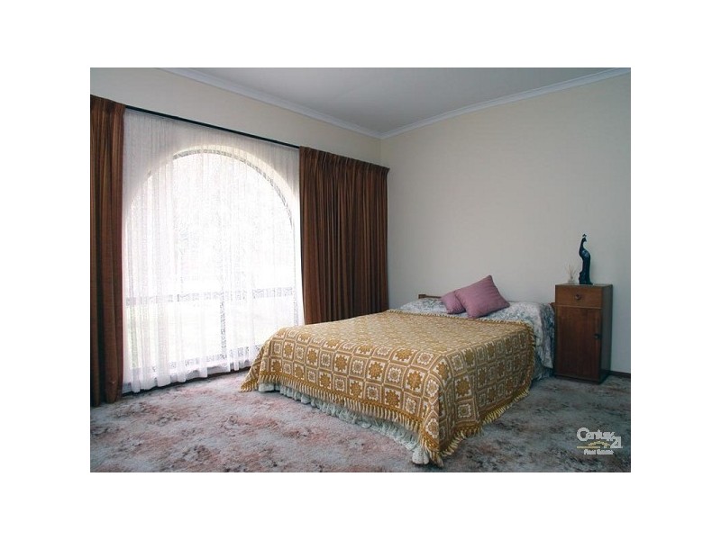 17 Gilbertson Avenue, Morphett Vale SA 5162