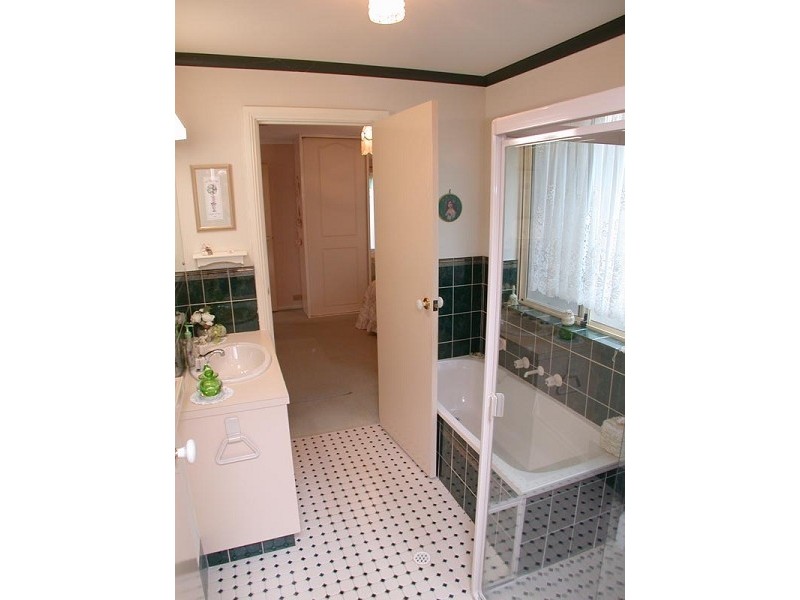 11A Windlass Square, Seaford Rise SA 5169