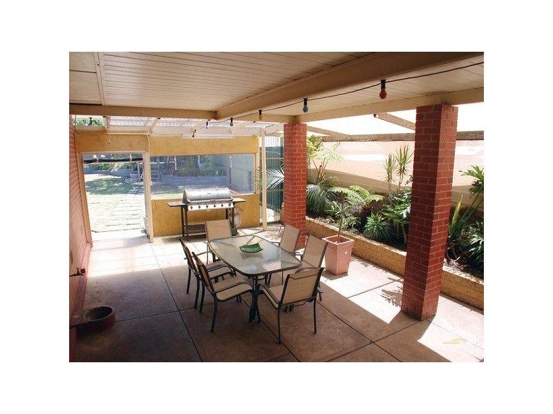 27 Peregrine Crescent, Christie Downs SA 5164