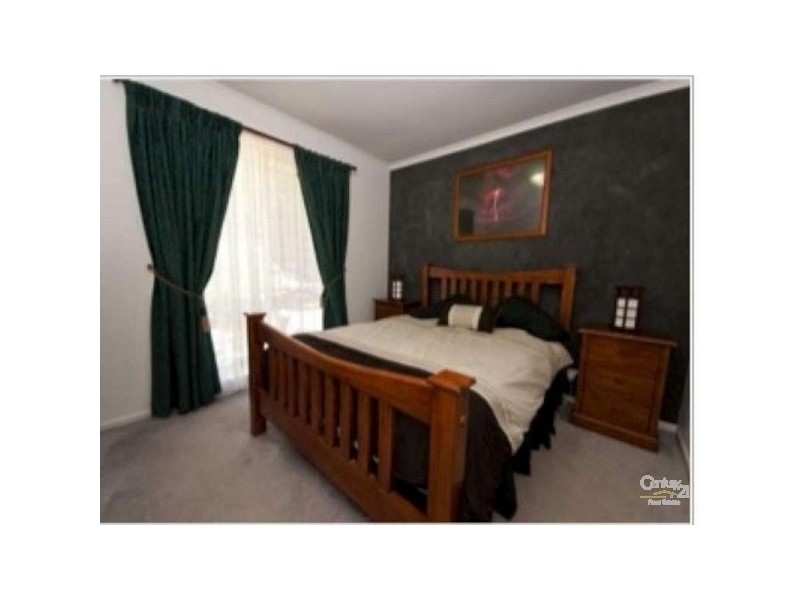 29 Dunalbyn Drive, Aberfoyle Park SA 5159