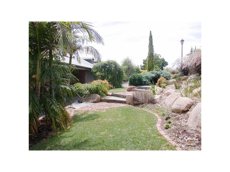 10 Caspian Court, Woodcroft SA 5162