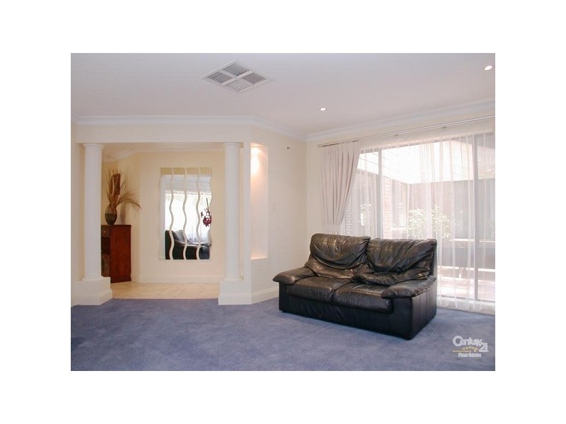 10 Caspian Court, Woodcroft SA 5162