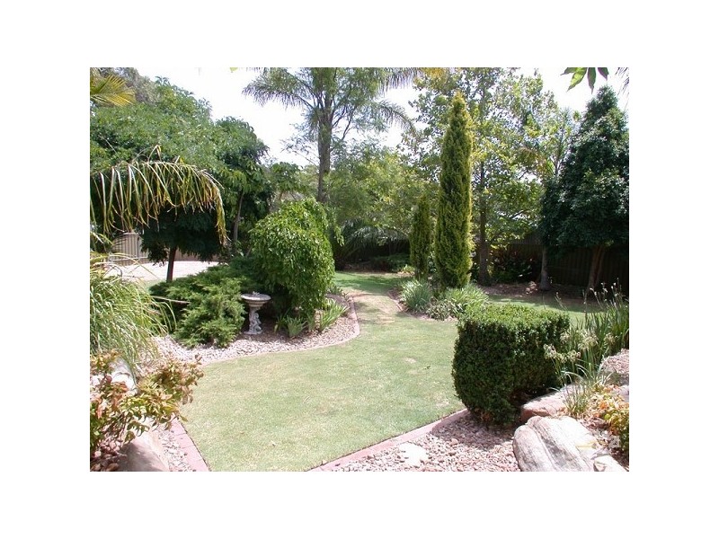 10 Caspian Court, Woodcroft SA 5162