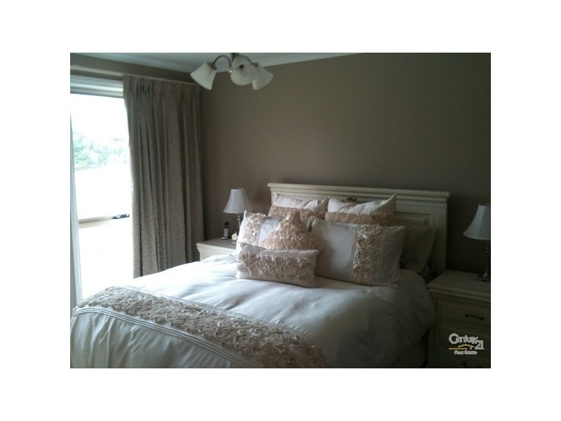 27 Oliphant Ave, Marion SA 5043