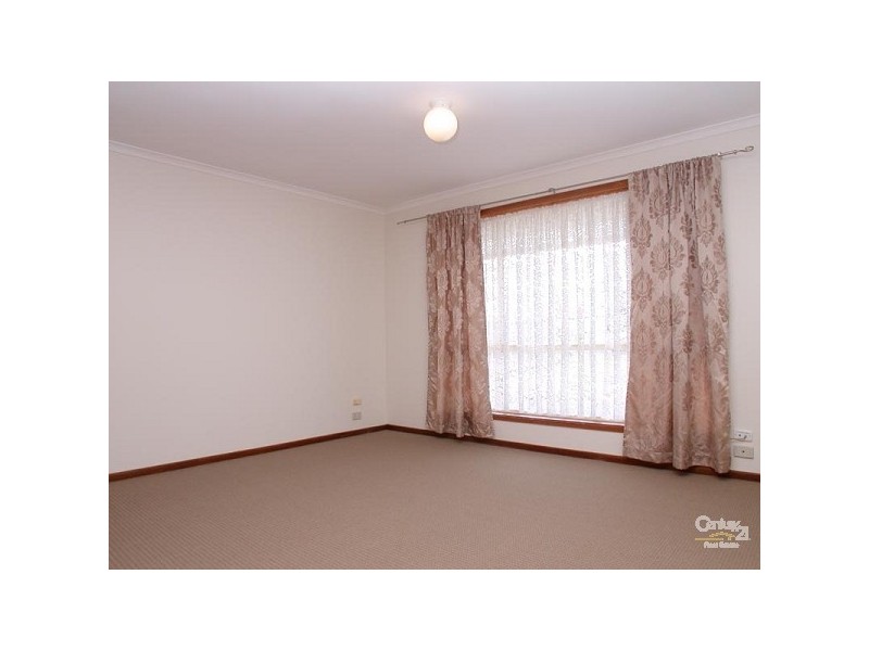 16 Sir James Hardy Way, Woodcroft SA 5162