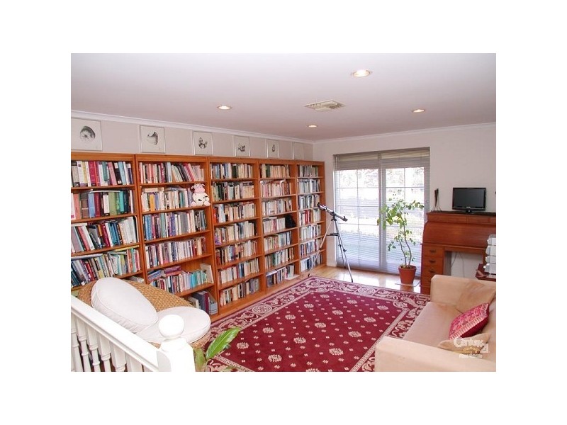 2 Karoola Court, Hallett Cove SA 5158