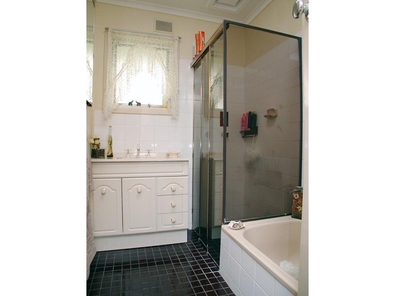 9 Donald Cres, Christie Downs SA 5164