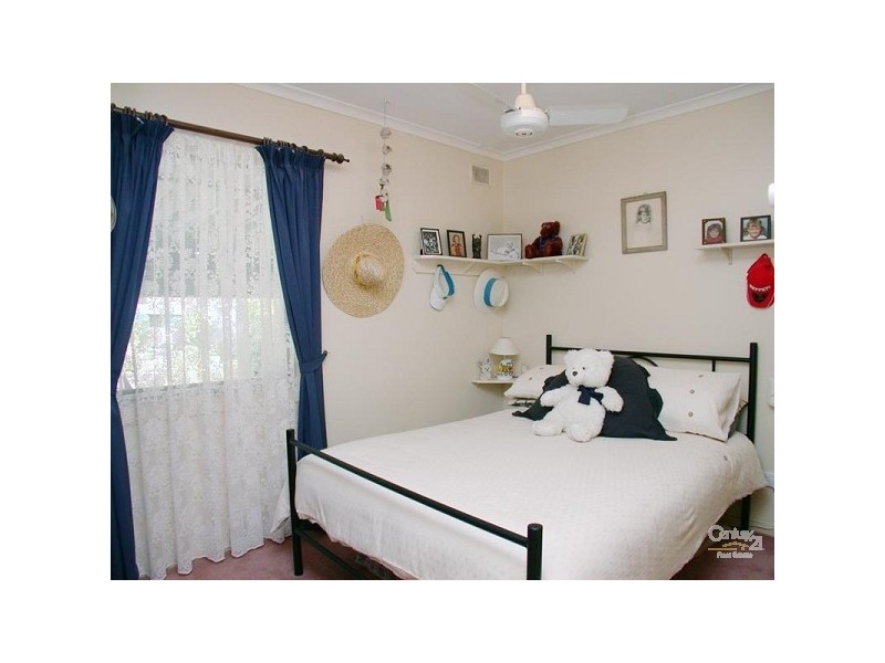 9 Donald Cres, Christie Downs SA 5164