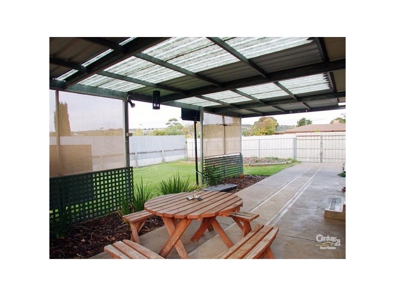 33 Troutbeck Crescent, Huntfield Heights SA 5163