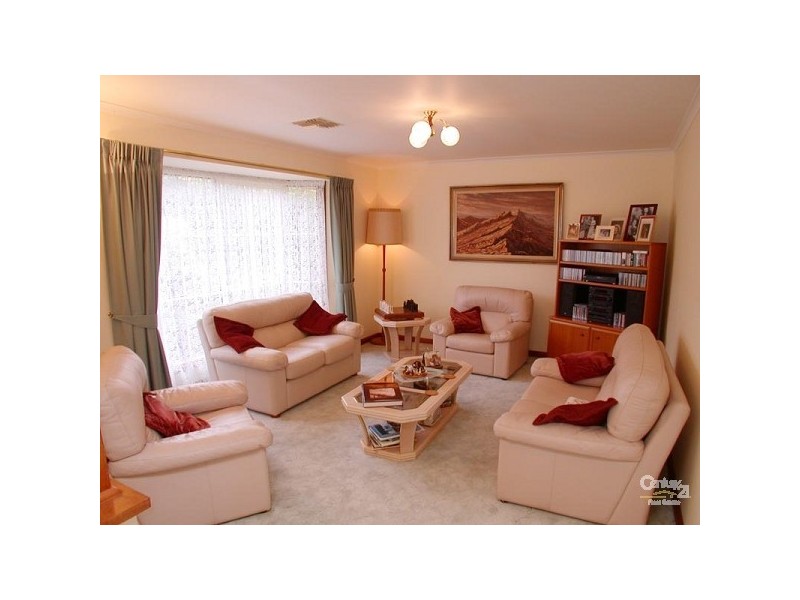 17 Gleneagles Road, Aberfoyle Park SA 5159
