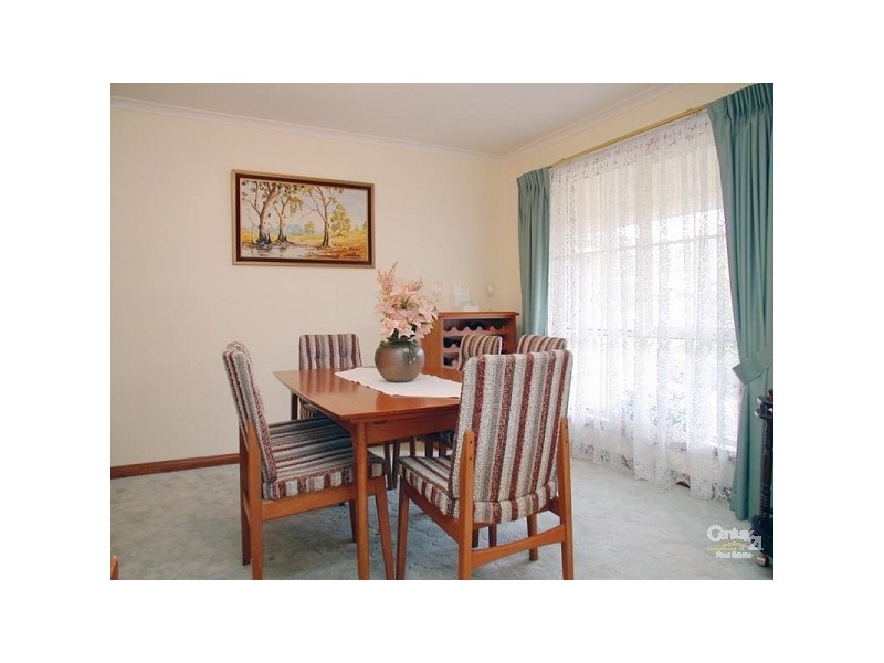 17 Gleneagles Road, Aberfoyle Park SA 5159