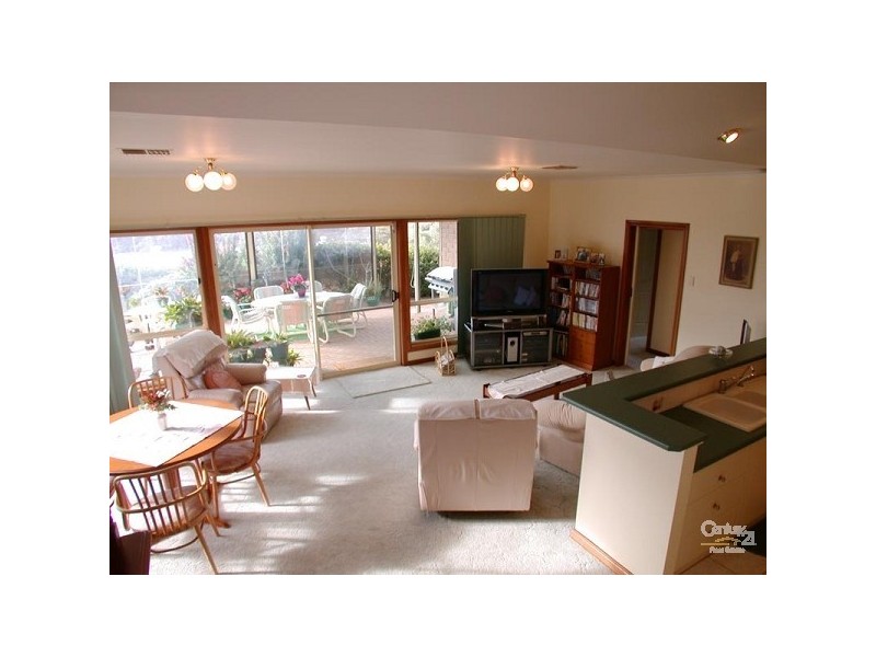 17 Gleneagles Road, Aberfoyle Park SA 5159