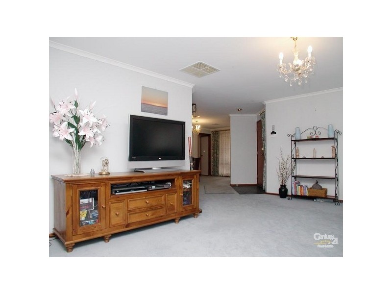 8 Foxfield Drive, Onkaparinga Hills SA 5163