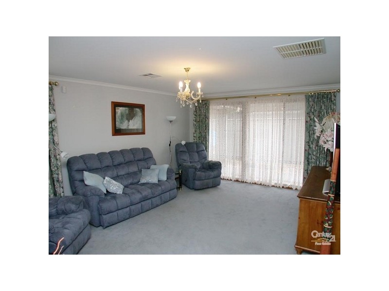 8 Foxfield Drive, Onkaparinga Hills SA 5163