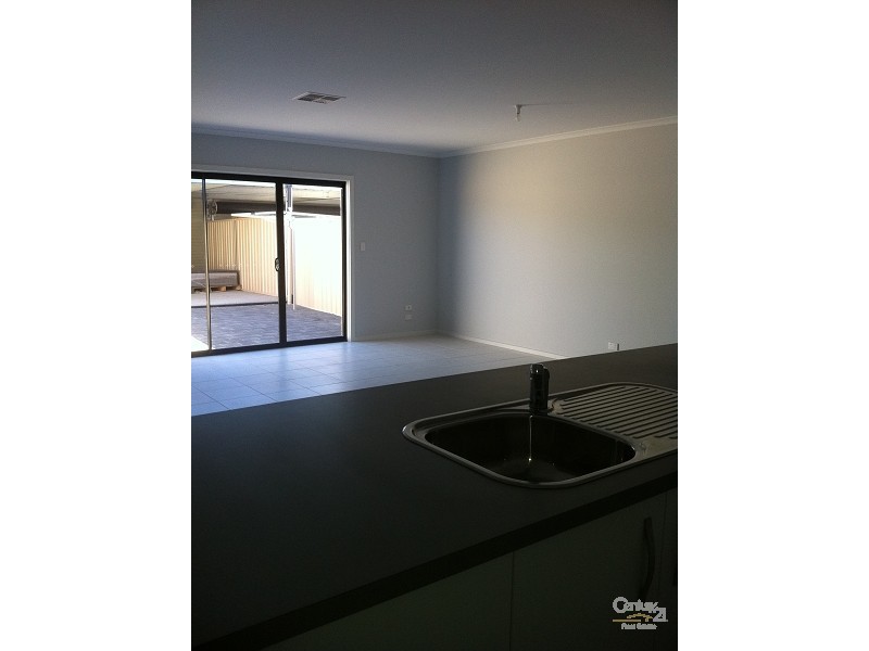 2/713 Grand Boulevard, Seaford Meadows SA 5169