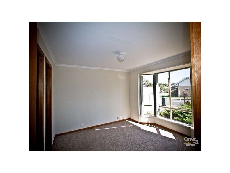 2 Gumeracha Rd, O’sullivan Beach SA 5166