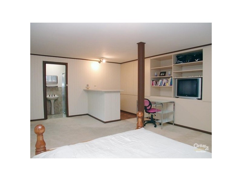 5 Holmes Court, Flagstaff Hill SA 5159