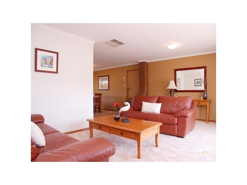 2 Simon Court, Aberfoyle Park SA 5159