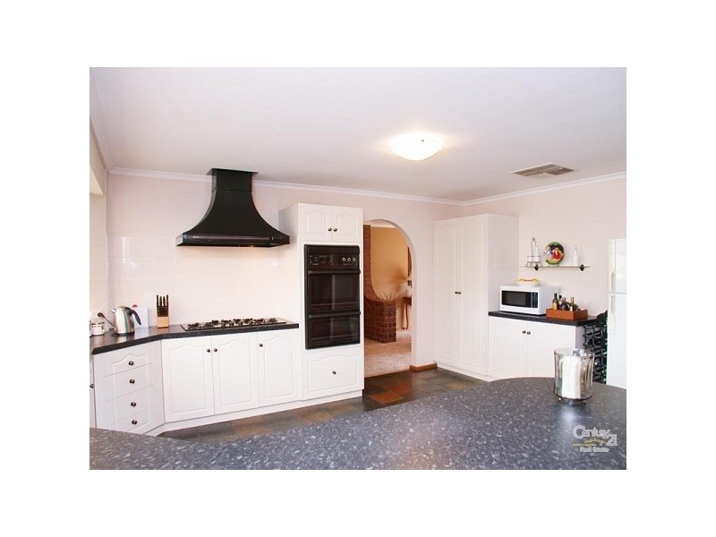 2 Simon Court, Aberfoyle Park SA 5159