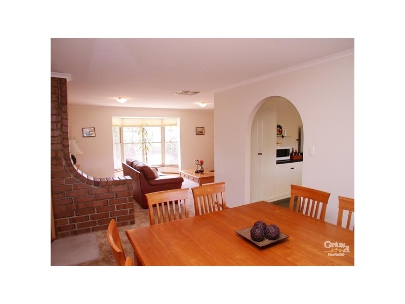 2 Simon Court, Aberfoyle Park SA 5159