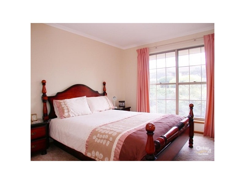 2 Simon Court, Aberfoyle Park SA 5159