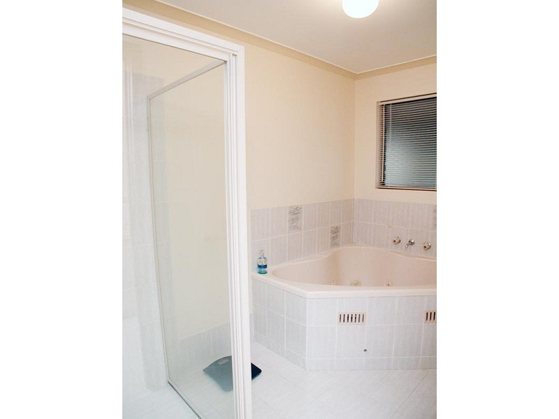 2 Simon Court, Aberfoyle Park SA 5159