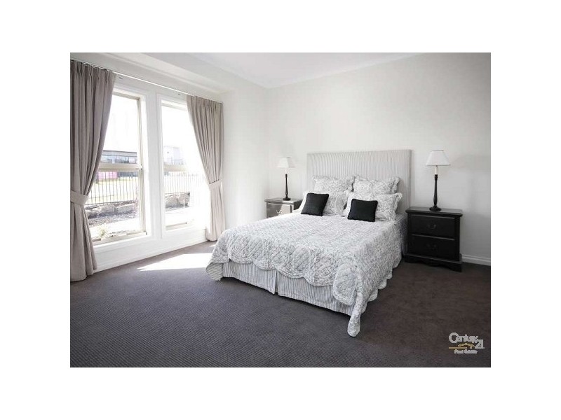 15 Greenfield Street, Mount Barker SA 5251