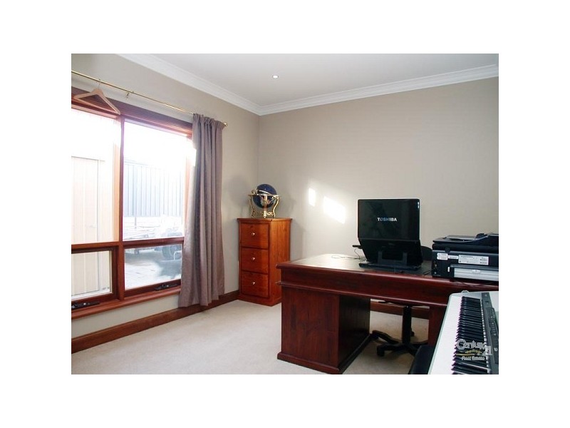 12 Nigel Lane, Hackham SA 5163