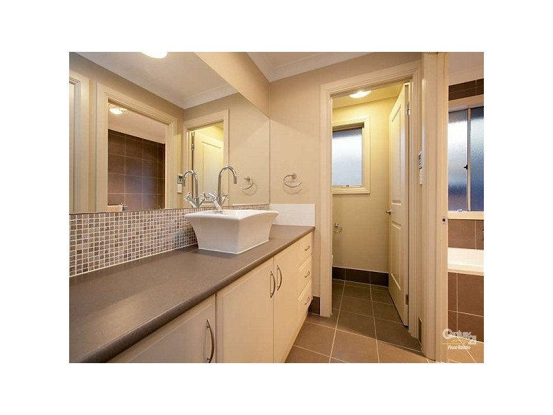 11 Cinnamon Way, Aberfoyle Park SA 5159