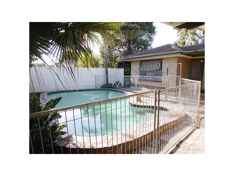 4 Green Avenue, Hackham SA 5163